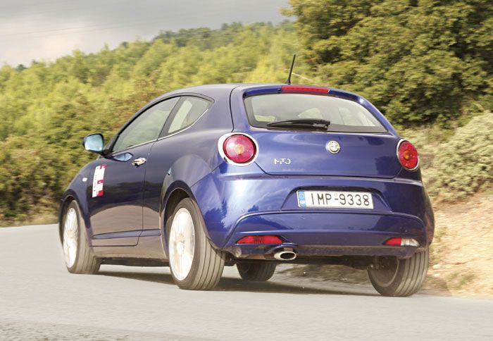 Η MiTo TCT κοστίζει 20.100 ευρώ. Μπορεί να αποκτηθεί άτοκα (60 δόσεις) ή με έκπτωση 800 ευρώ (0% προκαταβολή, επιτόκιο 3,9%, 72 δόσεις).